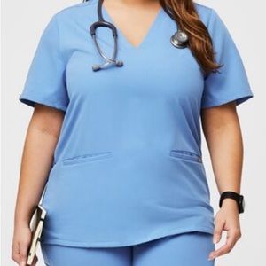 Figs Casma 3 pocket scrub top in ceil blue